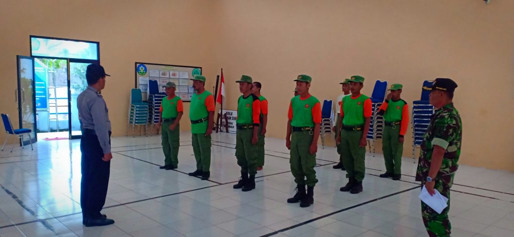 KEGIATAN LATIHAN PBB LINMAS KELURAHAN NGEGONG